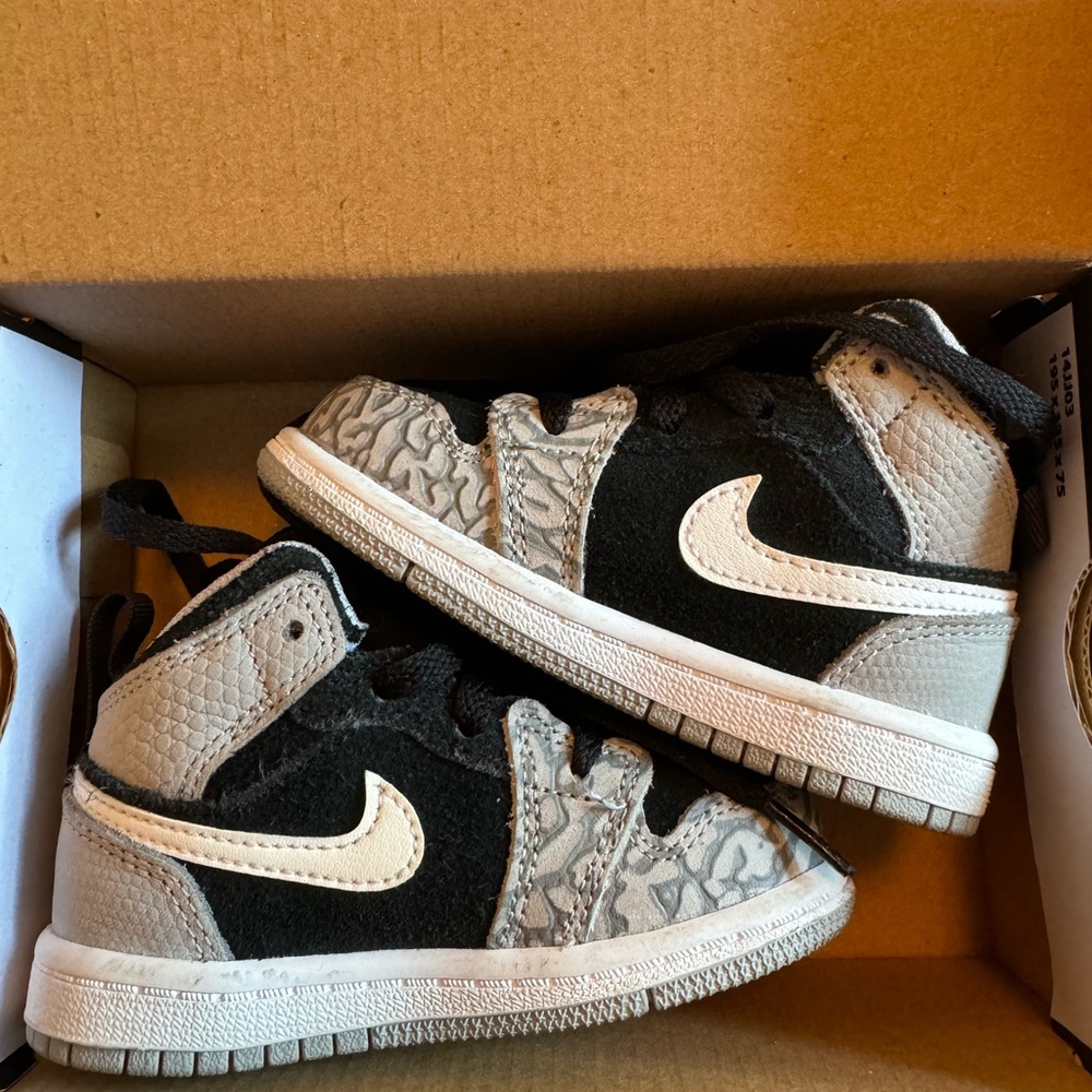Toddler Jordan 1 mid se size 6C very good condition worn twice